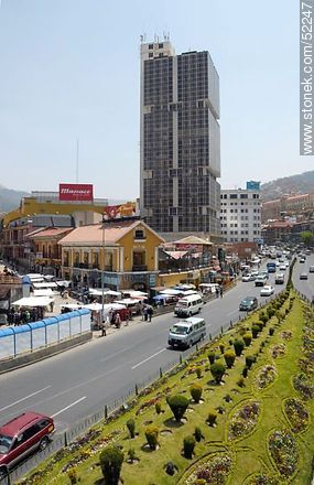 Avenida Mariscal Santa Cruz from a footbridge. - Bolivia - Others in SOUTH AMERICA. Photo #52247