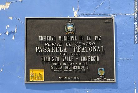 Calle Comercio. Placa:  Pasarela Peatonal, calles Evaristo Valle - Comercio - Bolivia - Otros AMÉRICA del SUR. Foto No. 52238