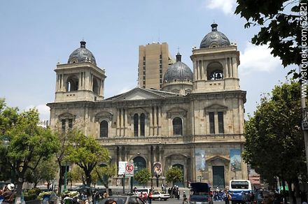 Comercio and Socaboya streets in La Paz. Metropolitan Cathedral of Our Lady of La Paz. - Bolivia - Others in SOUTH AMERICA. Photo #52221