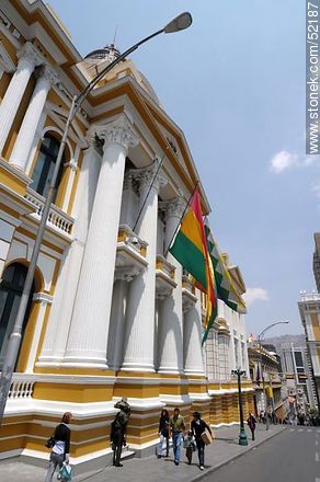 Calle Bolívar. Congreso Nacional de Bolivia, sede del Poder Legislativo. - Bolivia - Otros AMÉRICA del SUR. Foto No. 52187