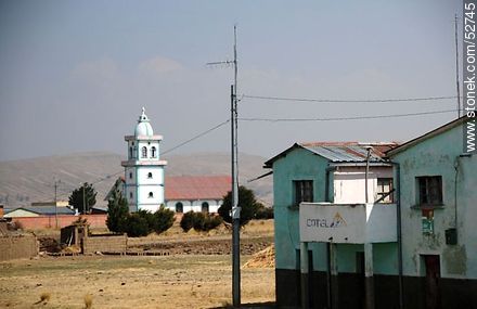 Iglesia de un poblado en Ruta 2 de Bolivia - Bolivia - Otros AMÉRICA del SUR. Foto No. 52745