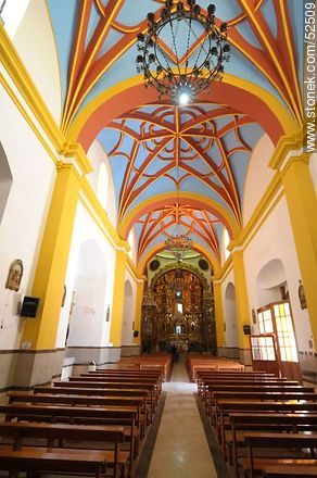 Interior de la Basílica de Nuestra Señora de Copacabana - Bolivia - Otros AMÉRICA del SUR. Foto No. 52509