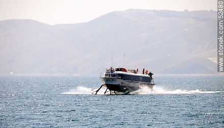 Lago Titicaca boliviano. Alíscafo transportando turistas - Bolivia - Otros AMÉRICA del SUR. Foto No. 52480