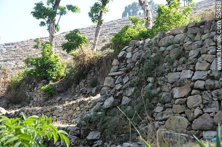 Stones of the walls of the terraces of the Isla del Sol on Lake Titicaca. - Bolivia - Others in SOUTH AMERICA. Photo #52438
