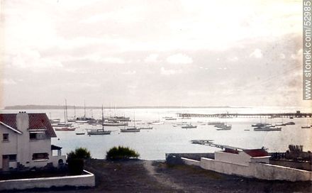 Vista del puerto de Punta del Este, el muelle de la parada 5 y la isla Gorriti - Punta del Este y balnearios cercanos - URUGUAY. Foto No. 52985
