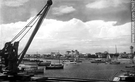 Old photo of the Port of Punta del Este, the water tower, the Biarritz building on 20th Street  - Punta del Este and its near resorts - URUGUAY. Photo #52982