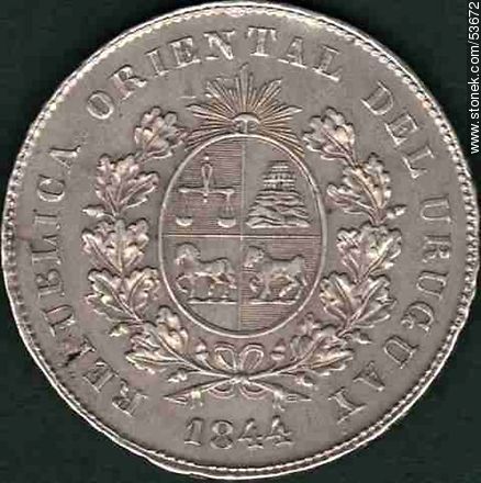 Dorso de una moneda uruguaya antigua de un peso fuerte de 1844 - Departamento de Montevideo - URUGUAY. Foto No. 53672