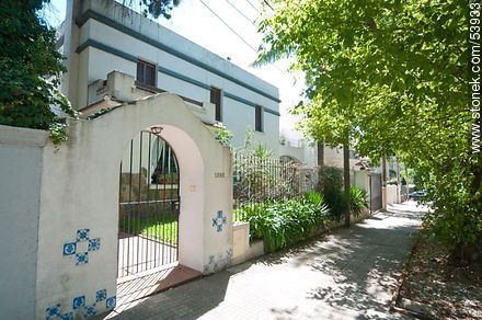 House on the street José Ellauri - Department of Montevideo - URUGUAY. Photo #53933