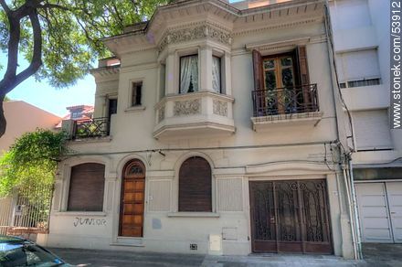Antigua casa de la calle Ramón Masini - Departamento de Montevideo - URUGUAY. Foto No. 53912
