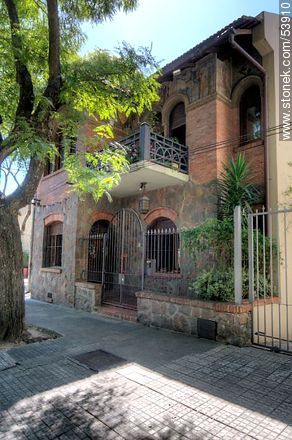 Casonas de la calle Ramón Masini y Santiago Vázquez - Departamento de Montevideo - URUGUAY. Foto No. 53910