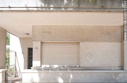 Art Deco House on the street Monseñor Domingo Tamburini. Architect J. Pietropinto. García Otero and Butler Pagani builders - Department of Montevideo - URUGUAY. Photo #53890