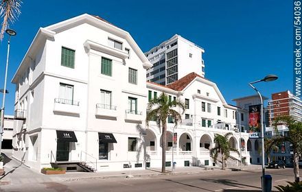 Edificio Biarritz en la calle 20 El Remanso y 25 Los Arrecifes - Punta del Este y balnearios cercanos - URUGUAY. Foto No. 54036