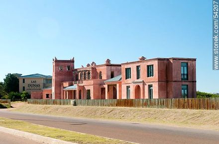 Casa sobre la playa al lado del Hotel Las Dunas. Ruta 10. - Punta del Este y balnearios cercanos - URUGUAY. Foto No. 54207