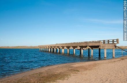 Unfinished section of the bridge over the Garzon lagoon from Maldonado - Punta del Este and its near resorts - URUGUAY. Photo #54298