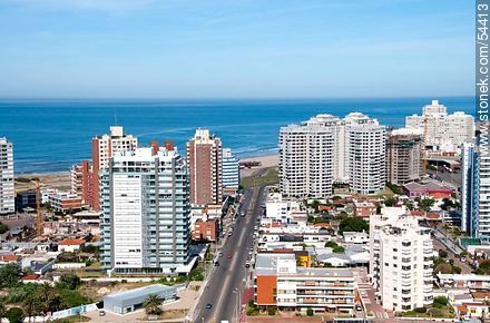 Avenida Francia mirando a playa Brava - Punta del Este y balnearios cercanos - URUGUAY. Foto No. 54413