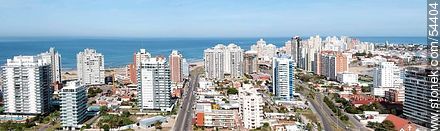 Panorámica aérea de edificios del Punta de Este - Punta del Este y balnearios cercanos - URUGUAY. Foto No. 54404