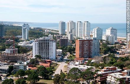 Edificios de Playa Brava - Punta del Este y balnearios cercanos - URUGUAY. Foto No. 54394