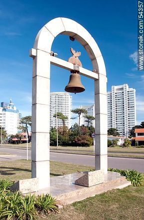 Marco de la Paz at Avenida Artigas in Punta del Este - Punta del Este and its near resorts - URUGUAY. Photo #54357