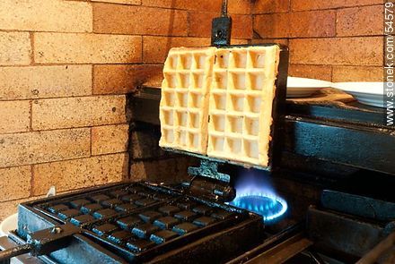 Waffles recién preparados. Un clásico a la hora del té. - Punta del Este y balnearios cercanos - URUGUAY. Foto No. 54579