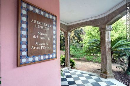 Museos del Azulejo y de Artes Plásticas en el Arboreto Lussich - Punta del Este y balnearios cercanos - URUGUAY. Foto No. 54703