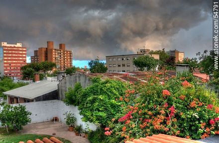 Summer storm in Montevideo - Department of Montevideo - URUGUAY. Photo #54791