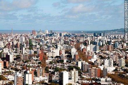 Montevideo, paisaje urbano. Torre antena de Saeta, IMM, Palacio Salvo, Radisson, BCU - Departamento de Montevideo - URUGUAY. Foto No. 54861