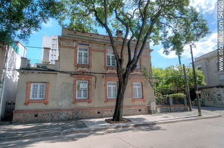 Corner of streets Libertad and Ramon Masini - Department of Montevideo - URUGUAY. Photo #54920
