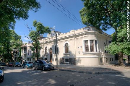 Casa de la esquina de Santiago Vázquez y José Martí - Departamento de Montevideo - URUGUAY. Foto No. 54904