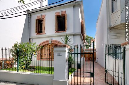 Casa refaccionada en la calle José Martí e Izcua Barbat - Departamento de Montevideo - URUGUAY. Foto No. 54883