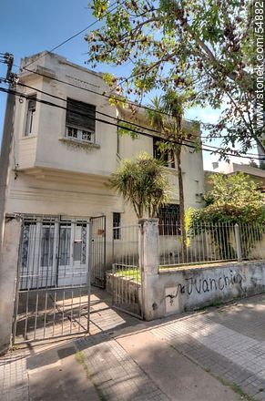 House on Ramon Masini St. - Department of Montevideo - URUGUAY. Photo #54882
