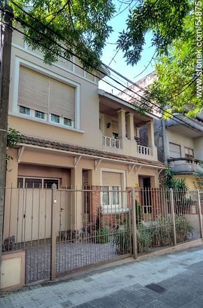 Casa de la calle Libertad y Ramón Masini - Departamento de Montevideo - URUGUAY. Foto No. 54875