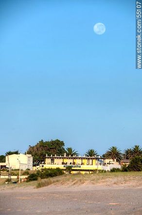 Hoteles de Playa San Francisco con luna llena - Departamento de Maldonado - URUGUAY. Foto No. 55107