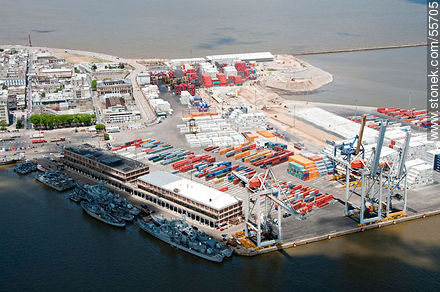 Club Neptuno, buques de la Armada y terminal de contenedres - Departamento de Montevideo - URUGUAY. Foto No. 55705