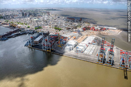 Aerial view of the port of Montevideo, Ciudad Vieja and Punta Carretas quarters - Department of Montevideo - URUGUAY. Photo #55742