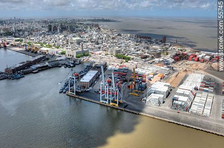 Vista aérea del Puerto de Montevideo, Ciudad Vieja y Punta Carretas - Departamento de Montevideo - URUGUAY. Foto No. 55745