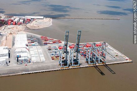 Gantry cranes and container yard of Terminal Cuenca del Plata. Aerial view. - Department of Montevideo - URUGUAY. Photo #55747