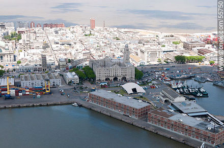 Muelles y los edificios del Comando de la Armada y la Administración de Puertos - Departamento de Montevideo - URUGUAY. Foto No. 55750