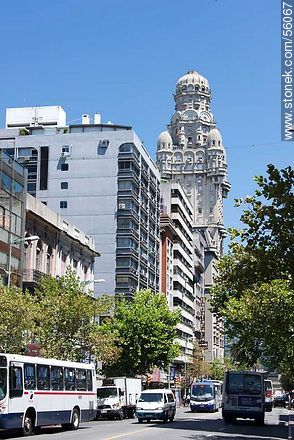 Avenida 18 de Julio en el año 2013 - Departamento de Montevideo - URUGUAY. Foto No. 56067