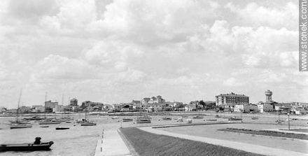 Old view of the port from the terrace of the customs. On the right the Plaza building. - Punta del Este and its near resorts - URUGUAY. Photo #56162