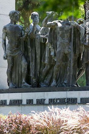 Detalle de esculturas en el monumento a Rodó - Departamento de Montevideo - URUGUAY. Foto No. 56226