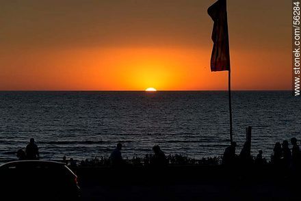 Puesta de sol en playa Ramírez - Departamento de Montevideo - URUGUAY. Foto No. 56284