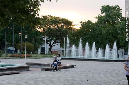 Plaza de los 33 Orientales - Departamento de Salto - URUGUAY. Foto No. 57035