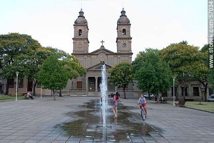 Plaza de los 33 Orientales - Departamento de Salto - URUGUAY. Foto No. 57034