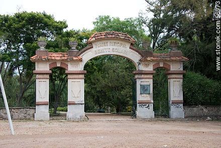 Benito Solari Municipal Park entrance on Avenida Blandengues - Department of Salto - URUGUAY. Photo #56973