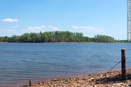 Small beach on the Río Negro river south of Route 3. - Department of Paysandú - URUGUAY. Photo #57292