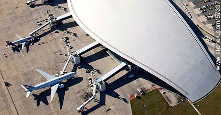 Vista aérea. Aviones de Tam y Air France - Departamento de Canelones - URUGUAY. Foto No. 57337