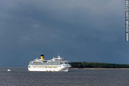 Cruise Costa Fascinosa front of Isla Gorriti  - Punta del Este and its near resorts - URUGUAY. Photo #57398