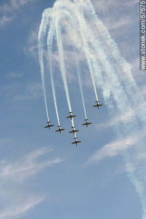 Aerobatics flight formation of the Brazilian Fumaça Escuadrilha Squadron with Embraer EMB 312 Tucano airplanes falling into a tailspin. - Department of Montevideo - URUGUAY. Photo #57575