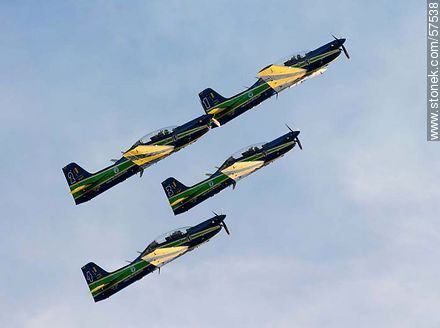 Aerobatics flight formation of the Brazilian Fumaça Escuadrilha Squadron with Embraer EMB 312 Tucano airplanes - Department of Montevideo - URUGUAY. Photo #57538