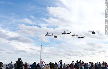 Grupo de helicópteros de la Fuerza Aérea Uruguaya. Iroquois UH-1H, Dauphin y Bell 212 - Departamento de Montevideo - URUGUAY. Foto No. 57712